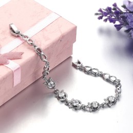 Kvalitets- Och Kvantitetsgaranterat Armband I Platinapläterad Titan Med Klöverform För Kvinnor