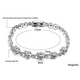 Kvalitets- Och Kvantitetsgaranterat Armband I Platinapläterad Titan Med Klöverform För Kvinnor
