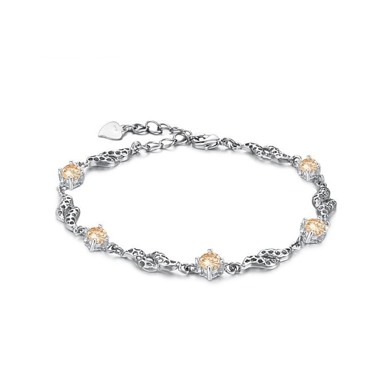 Högkvalitativt Ihåligt Platinapläterat Titanarmband Med Diamanter För Kvinnor Högkvalitativt Ihåligt Platinapläterat Titanarmband Med Diamanter För Kvinnor