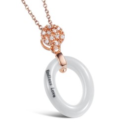 Brett Utbud Av Volframkeramiska Halsband För Kvinnor