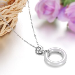 Brett Utbud Av Runda Volframkeramiska Halsband För Kvinnor