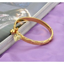 Stabil Kvalitet Retro 18K Guldpläterad Armring För Kvinnor