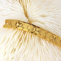 Välkänd För Sitt Fina Damarmband I 18 Karat Guld
