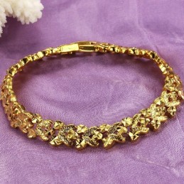 Välkänd För Sitt Fina Damarmband I 18 Karat Guld