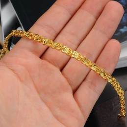 Kvalitets- Och Kvantitetsgaranterat Elegant Armband I 18 Karat Guld För Kvinnor
