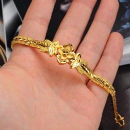 Högkvalitativt Armband Med Utsökt Dekorativt Mönster I 18 Karat Guld För Kvinnor