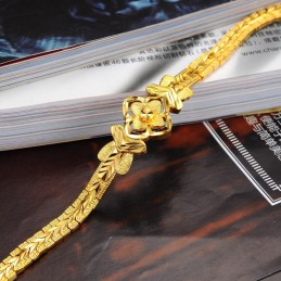 Högkvalitativt Armband Med Utsökt Dekorativt Mönster I 18 Karat Guld För Kvinnor