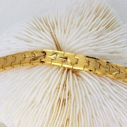 Säljer Bra Över Hela Världen Elegant Armband För Kvinnor I 18 Karat Guld