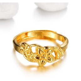 Högkvalitativ Ring För Kvinnor Med Blommönster I 18 Karat Guld