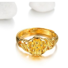 Högkvalitativ Ring För Kvinnor Med Blommönster I 18 Karat Guld