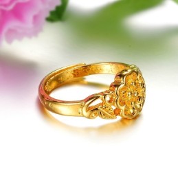 Högkvalitativ Ring För Kvinnor Med Blommönster I 18 Karat Guld