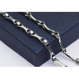 Moderiktigt Herrhalsband Med Kondyl I Titan