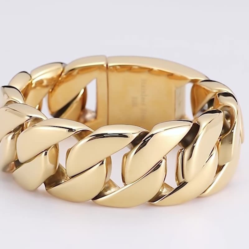 Nytt Guldpläterat Moderiktigt Titanarmband För Män Nytt Guldpläterat Moderiktigt Titanarmband För Män