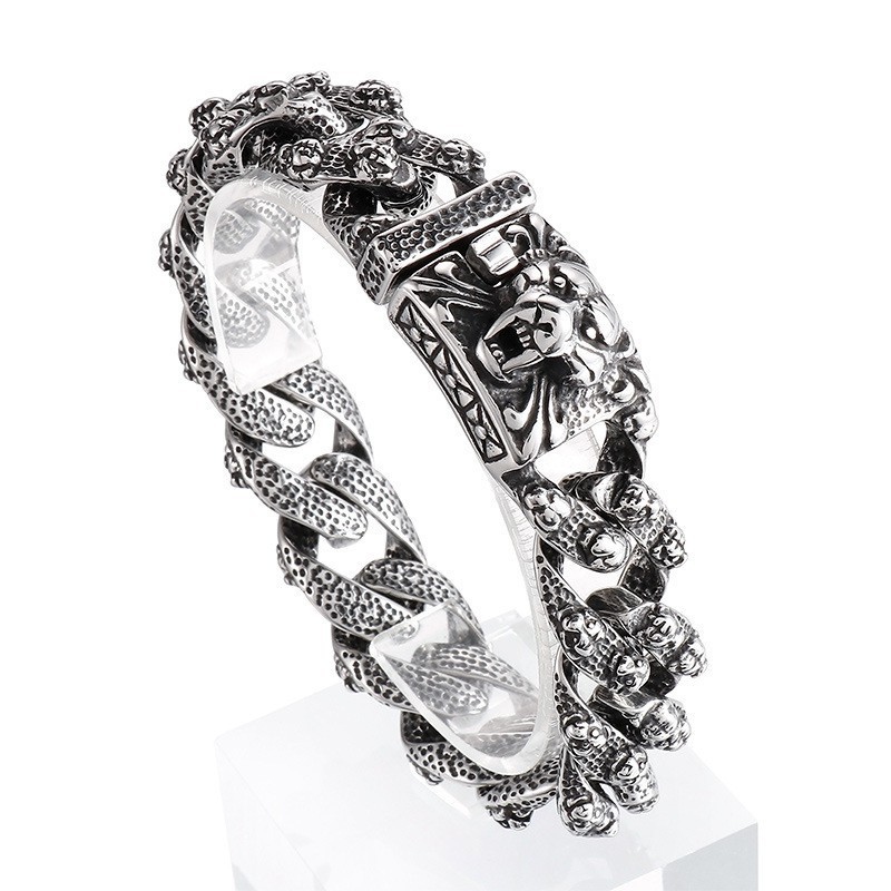 Armband Med Tigerhuvud Och Zodiakmotiv Armband Med Tigerhuvud Och Zodiakmotiv