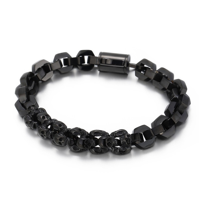 Armband Med Skarvad Skalle Och Polygonplätering I Titan För Män Armband Med Skarvad Skalle Och Polygonplätering I Titan För Män