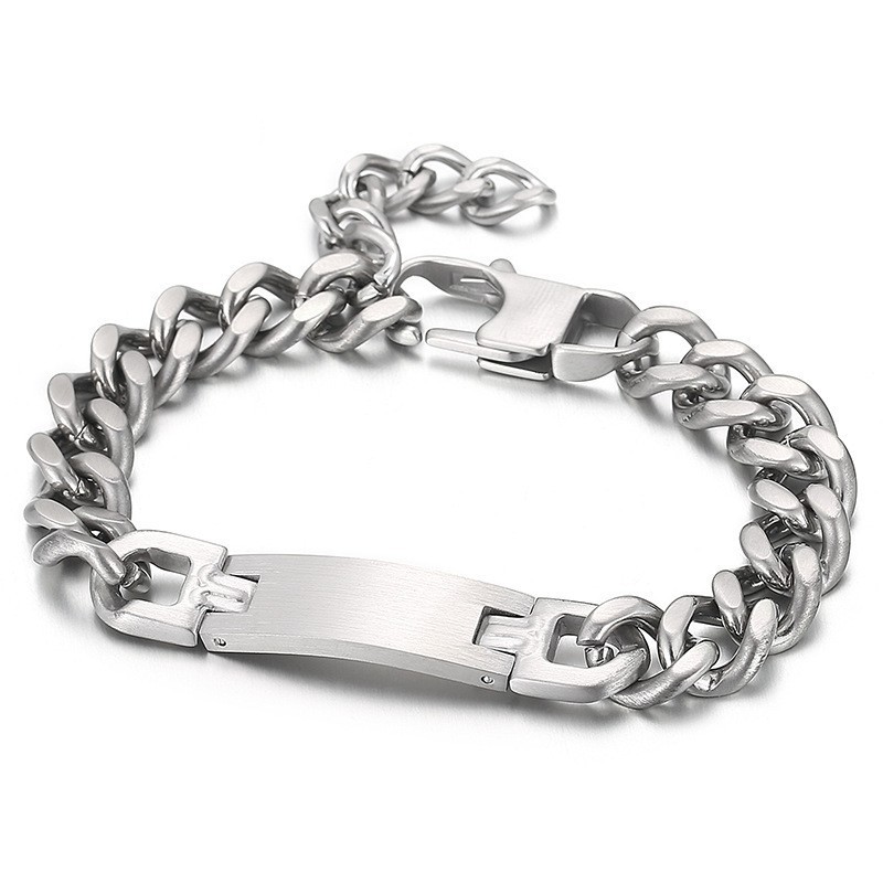 Moderiktigt Böjt Märke Med Svanskedja I Titanarmband För Män Moderiktigt Böjt Märke Med Svanskedja I Titanarmband För Män