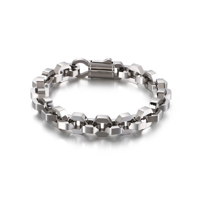 Moderiktigt Armband Med Geometriska Tillbehör För Män I Titan Moderiktigt Armband Med Geometriska Tillbehör För Män I Titan