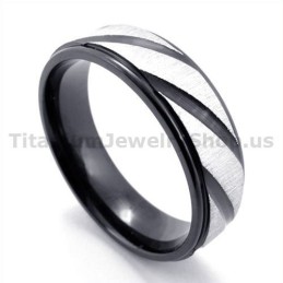Svart Titanring Med Diamant