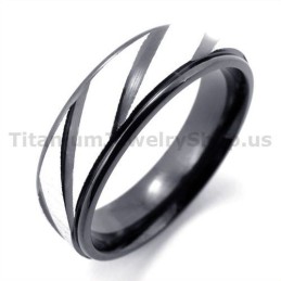 Svart Titanring Med Diamant