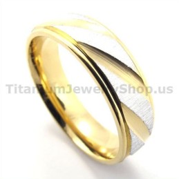 Guldfärgad Titanring Med Diamant