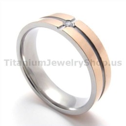 Guldfärgad Titanring Med Diamant