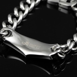 Moderiktigt Titanarmband