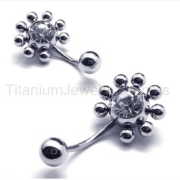 Örhängen Med Solrosmotiv Och Diamanter I Titan