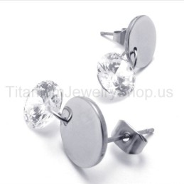 Med Diamantörhängen I Titan