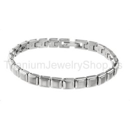 7 Tums Titanarmband