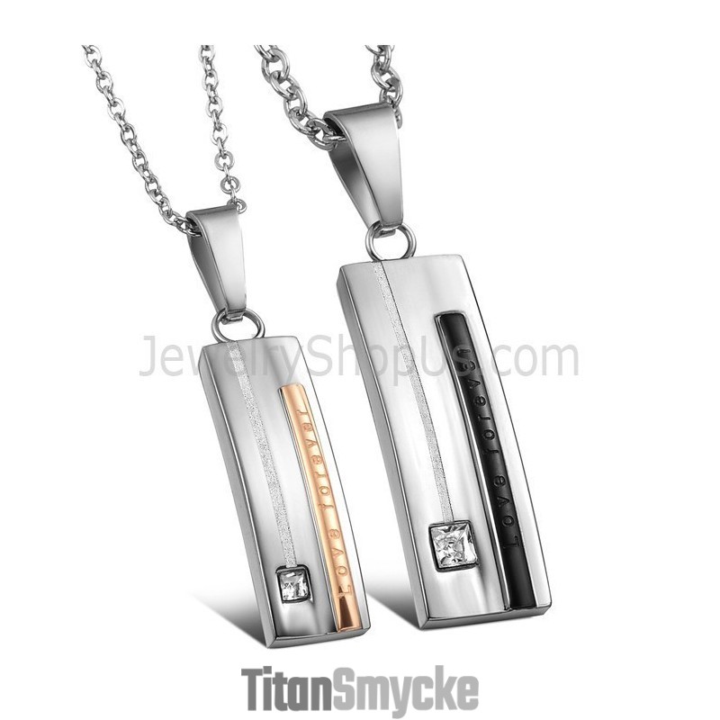Titanrektangelformade Svarta Och Roséguldfärgade "Love Forever"-Hängen Med Strass Och Gratis Kedjor C567 Titanrektangelformade Svarta Och Roséguldfärgade "Love Forever"-Hängen Med Strass Och Gratis Kedjor C567