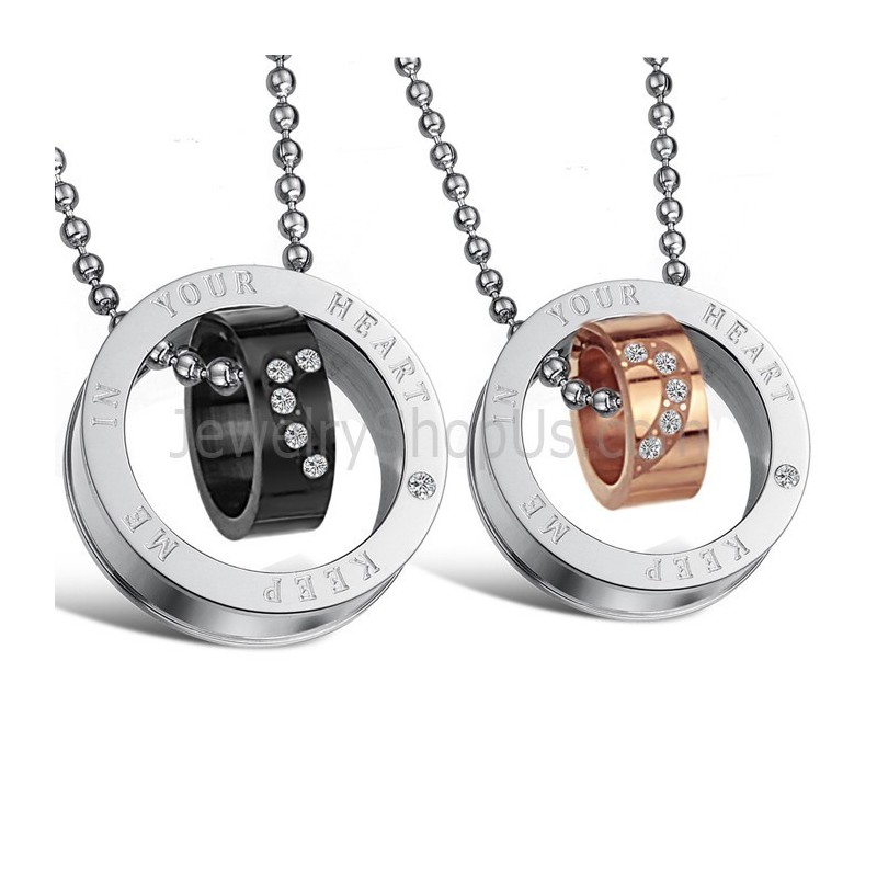 Titanringar I Roséguld Och Svart "Keep Me In Your Heart" Älskarhängen Med Strass Och Gratis Kedjor C673 Titanringar I Roséguld Och Svart "Keep Me In Your Heart" Älskarhängen Med Strass Och Gratis Kedjor C673