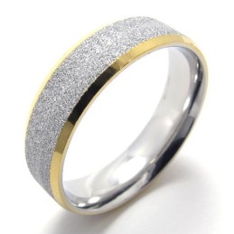 Ring I Titan Med Guldaccentpärla