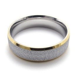 Ring I Titan Med Guldaccentpärla
