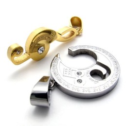 Guldfärgad Diamanthänge I Titan Med Musiknoter