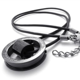 Svart Ring Titanhänge