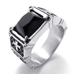 Ring Med Svart Kors I Titan