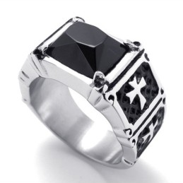 Ring Med Svart Kors I Titan