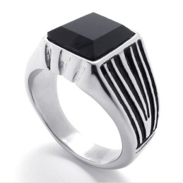 Ädelstensring I Titan