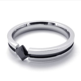 Moderiktig Svart Ädelstensring I Titan