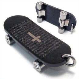 Herrhalsband Med Skateboardhänge I Rent Titan Och Kors
