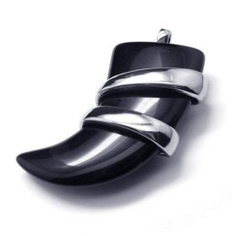 Herrhalsband Med Spjuthänge I Ren Titan Och Onyx