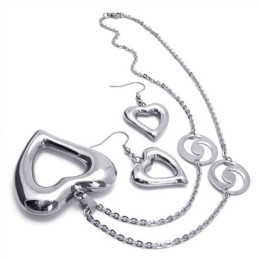 Elegant Form Färgbriljans Stabil Kvalitet Titan Smyckeset Inklusive Halsband, Hänge, Örhänge