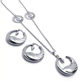 Elegant Form Färgbriljans Utmärkt Kvalitet Titan Smyckeset Inklusive Halsband, Hänge, Örhänge