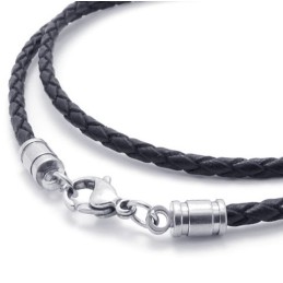 Fint Bearbetat Halsband I Fina Färger Av Hög Kvalitet I Titanläder
