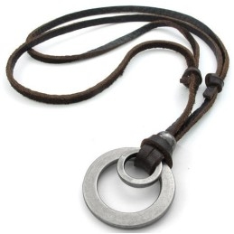 Skicklig Design, Delikata Färger, Pålitligt Halsband I Titanläder Av Hög Kvalitet